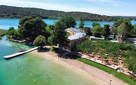 Hotel Entrelagos